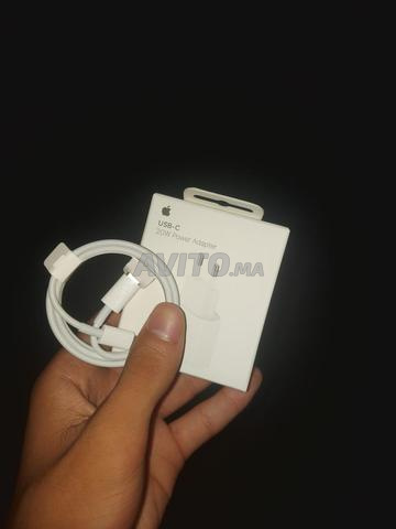 شاحن iPhone أصلي Apple كامل