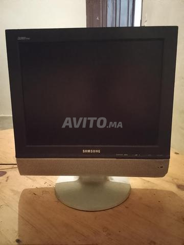 شاشة حاسوب من النوع الممتاز