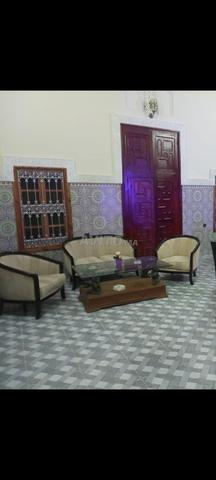 كرسي وطاولة للبيع