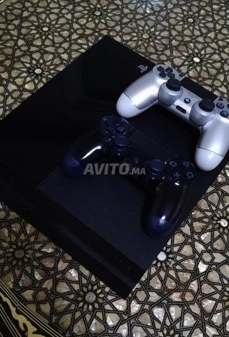 بلاي ستيشن 4 مفلاش 500 جيجابايت - 2 أذرع تحكم