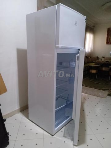 ثلاجة في حالة ممتازة وغير مستعملة وماركة رائعة