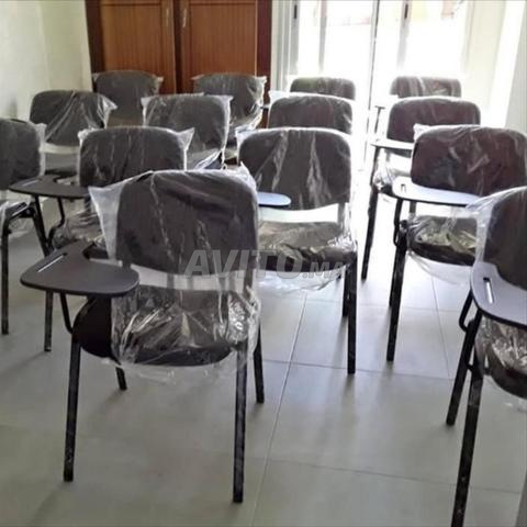 Chaise ISO avec écritoire