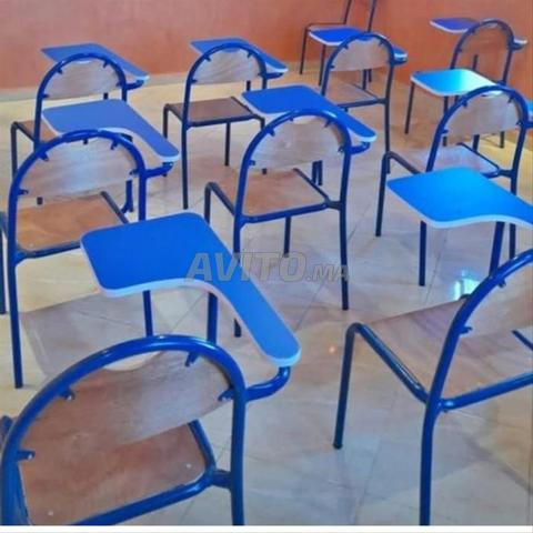 Chaise semi métallique avec écritoire à bon prix