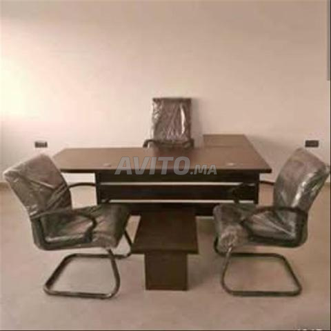 مكتب مع وحدة إرجاع و أدراج بسعر جيد