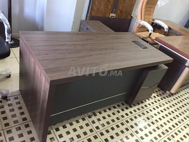 BUREAU AVEC RETOUR ET CAISSON 