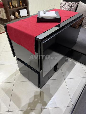 طاولة سوداء