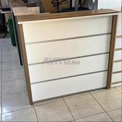 Comptoir de réception avec caisson