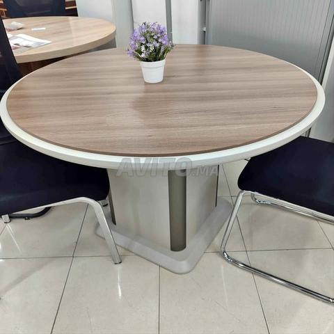 طاولة اجتماع فاخرة مستوردة بتصميم عصري ✅