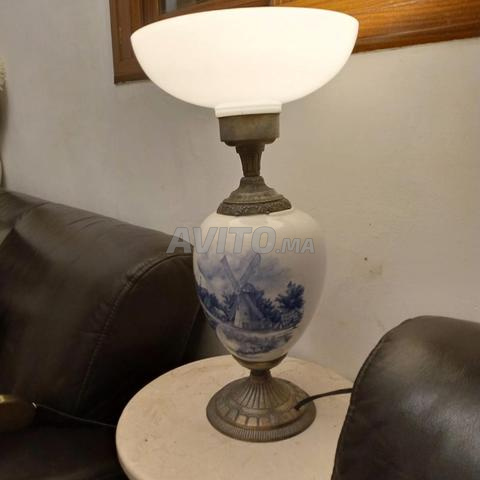 مصباح عتيق من السيراميك
