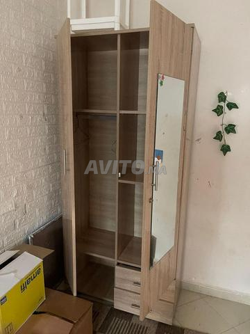 خزانة ملابس خشبية