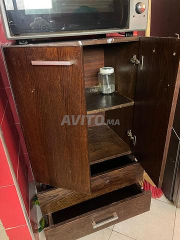 خزانة من الخشب الصلب وأخرى للأحذية