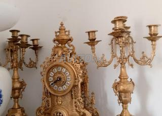 Pendule ancienne en laiton avec 2 candélabres