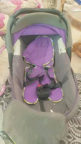 كرسي أطفال للسيارة