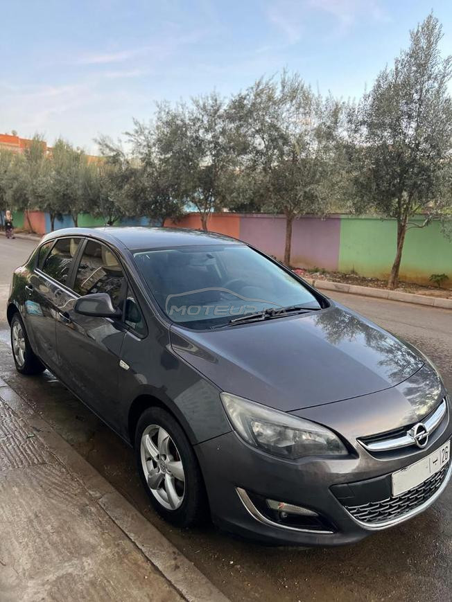 Opel Astra j en très bon état 
