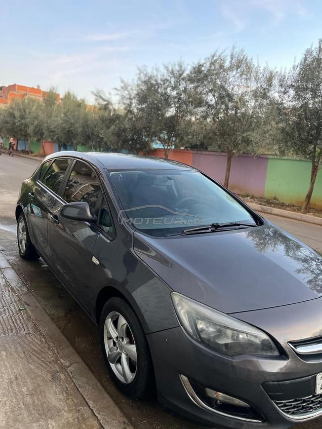 Opel Astra j en très bon état 
