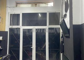 باب فيترينا ألومنيوم ثمن 4000 درهم