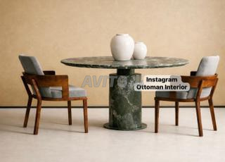 طاولة من الرخام