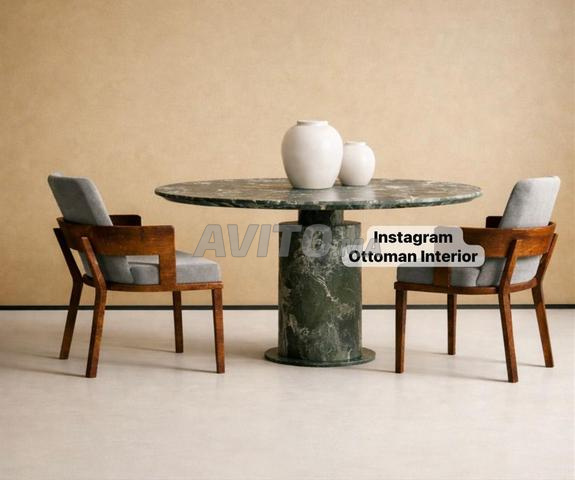 طاولة من الرخام