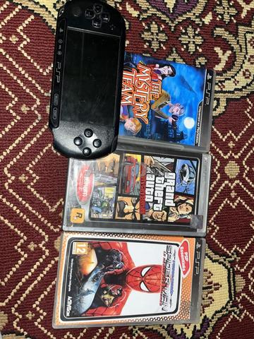 Nintendo Wii U comme neuf et PSP avec 3 CD - 2