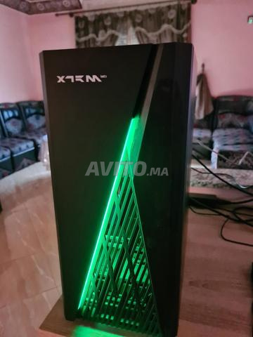 حاسوب وشاشة