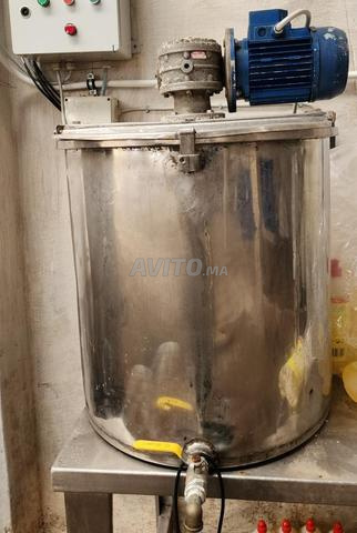 خزان من الفولاذ المقاوم للصدأ 50 لتر بمحرك 220 واط وطاولة من الفولاذ المقاوم للصدأ