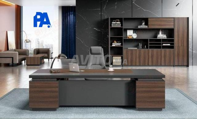 مكتب مع ريتور/كرسي/كنبة/غرفة تغيير الملابس/سرير