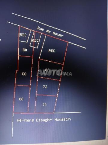 منزل للبيع وكذلك توجد بقع للبيع