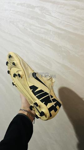 حذاء كرة قدم للأطفال