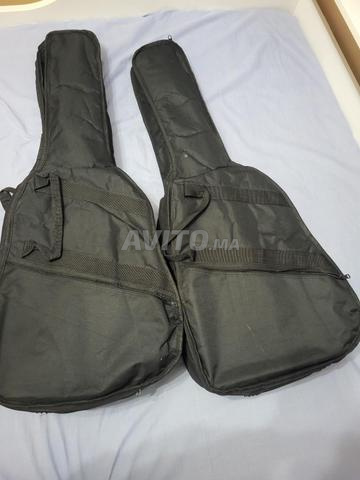 غيتار سوناتا أزرق وواحد مارون