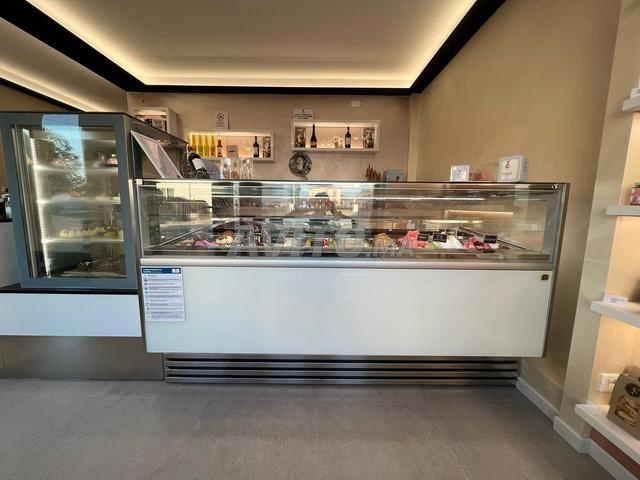 Équipement de vitrines à glace