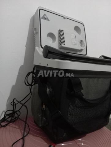 ثلاجة صغيرة متنقلة خاصة بالسيارات والشاحنات