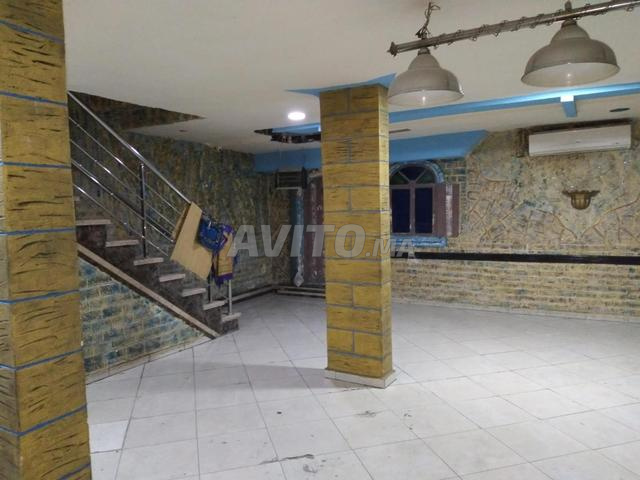 محل تجاري كبير للبيع