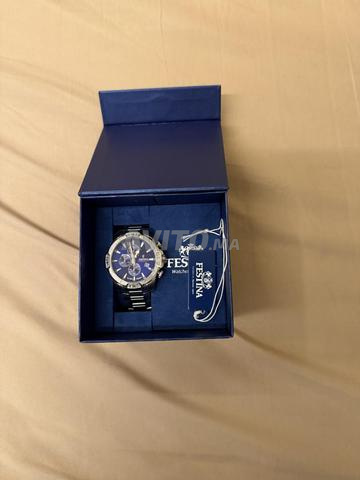 ساعتان للبيع