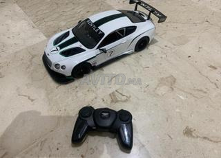 سيارة بتحكم عن بعد