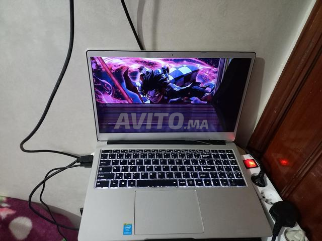 كمبيوتر محمول مْهَرْسَة ليه الشاشة ولكن خدام