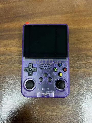 جهاز ألعاب محمول قديم من طراز R36S، Linux