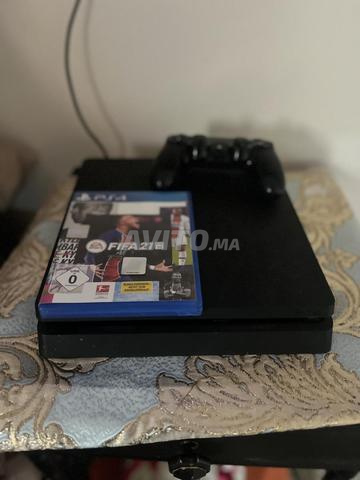 Ps4 slim.