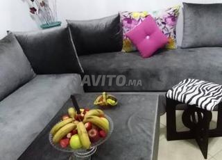 أثاث غرفة جلوس في حالة جيدة