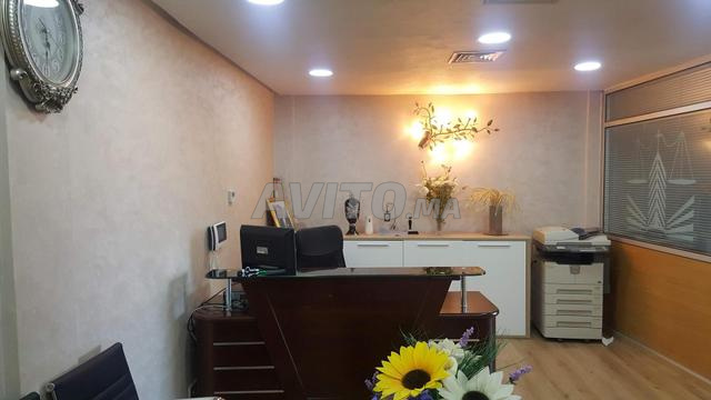 تجهيزات مكتبية وقواطع مزدوجة