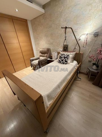 سرير طبي كهربائي