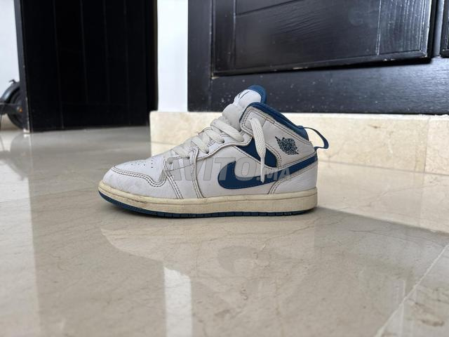 Nike Air Jordan 1 mid للأطفال أحمر وأزرق