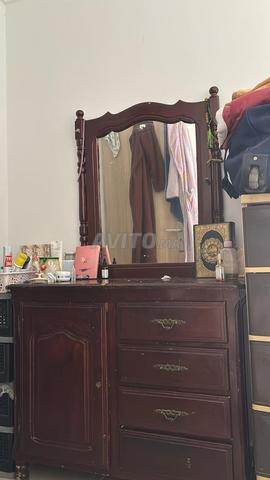 خزانة ملابس خشبية