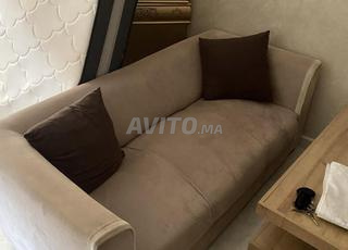 أريكة بحالة جيدة جدا