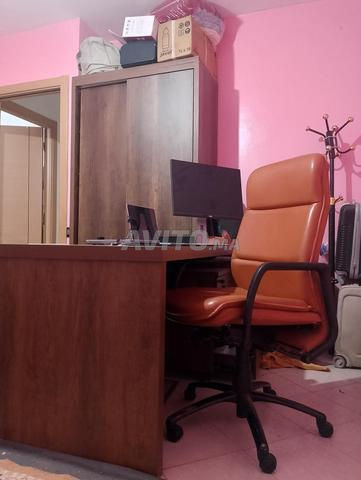 كرسي مكتب مريح بحالة جيدة جدًا – لون بني