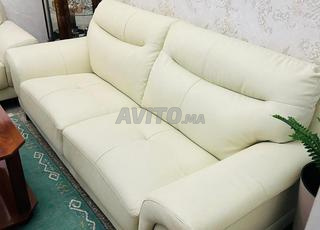 صالون جلد مودرن بحالة ممتازة و ثمن جد معقول