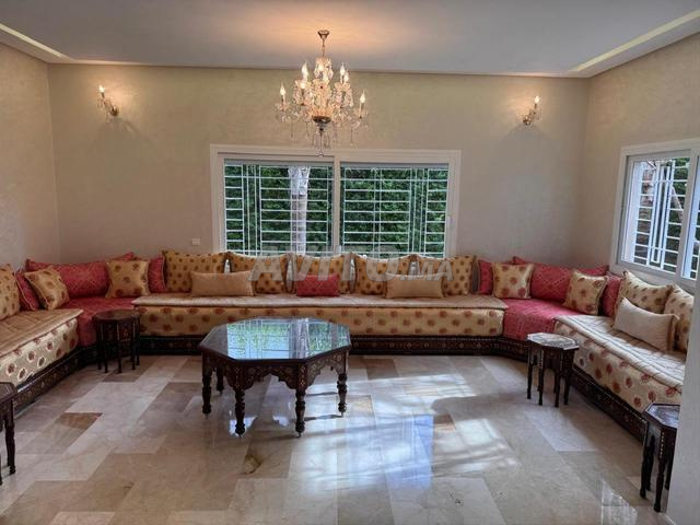 صالون مغربي تقليدي كامل وملحقات