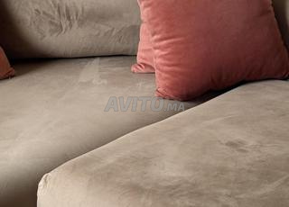 صالون للبيع مجهز تجهيزا جيدا