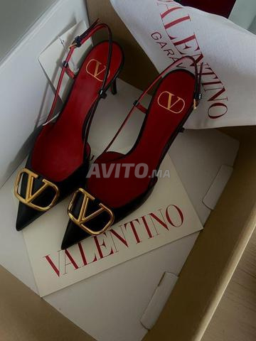 صندل جلد فالنتينو VLTN7540