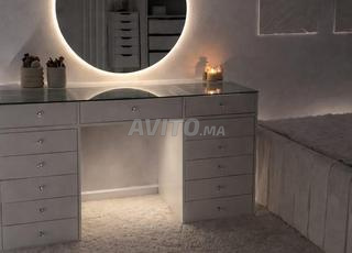 تسريحة عصرية مع مرآة LED