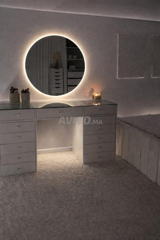 Coiffeuse moderne avec miroir LED